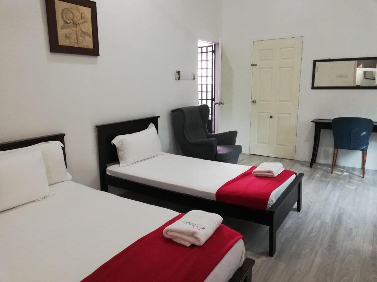 Roomstay Hj Esmon Parit Raja Uthm Esterno foto