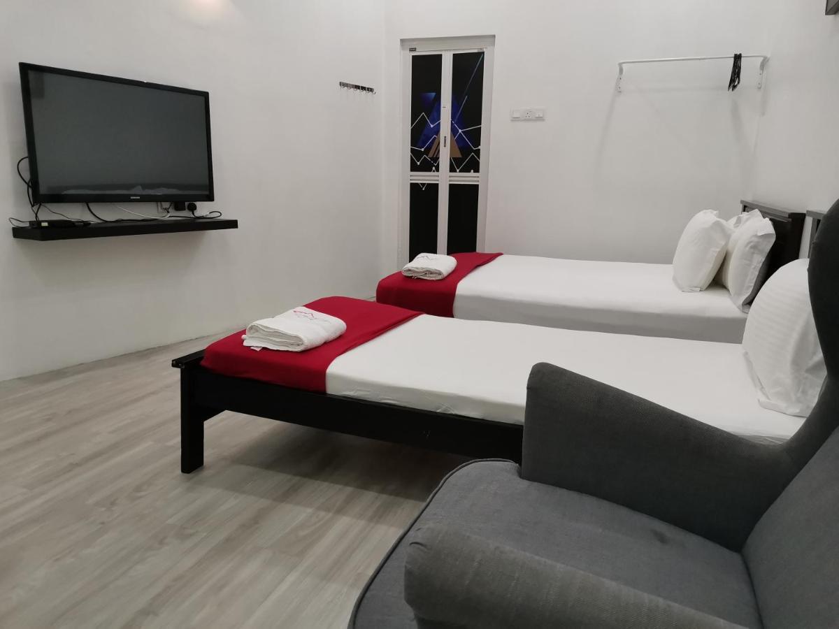 Roomstay Hj Esmon Parit Raja Uthm Esterno foto
